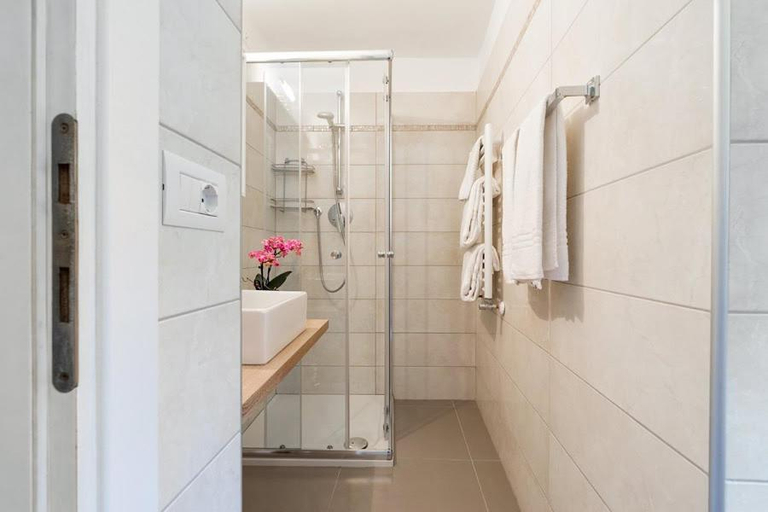 Bathroom 3, Villa Albertina, Venezia
