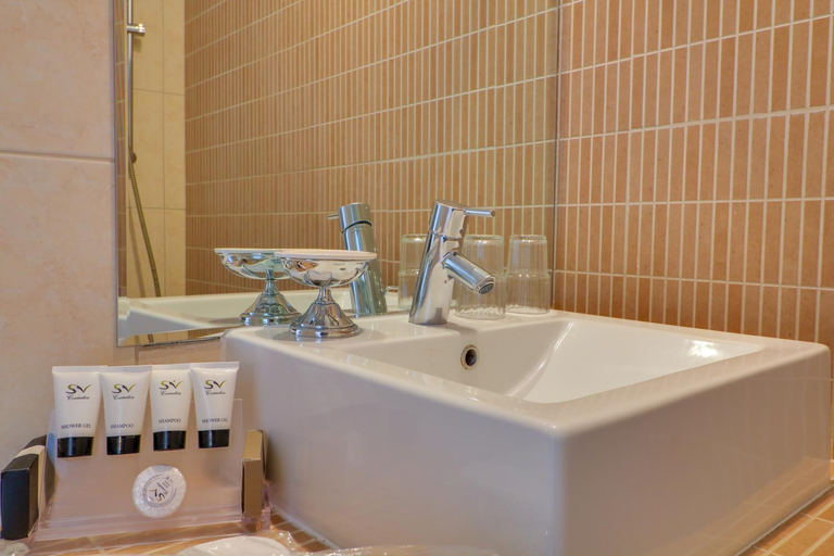 Bathroom 4, Bomo Palace Hotel, Attica