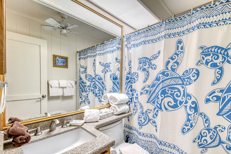 Bathroom 3, Mahina Surf, Maui