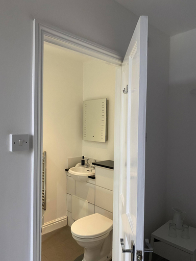 Bathroom 4, Cadgwith Cove Inn, Cornwall