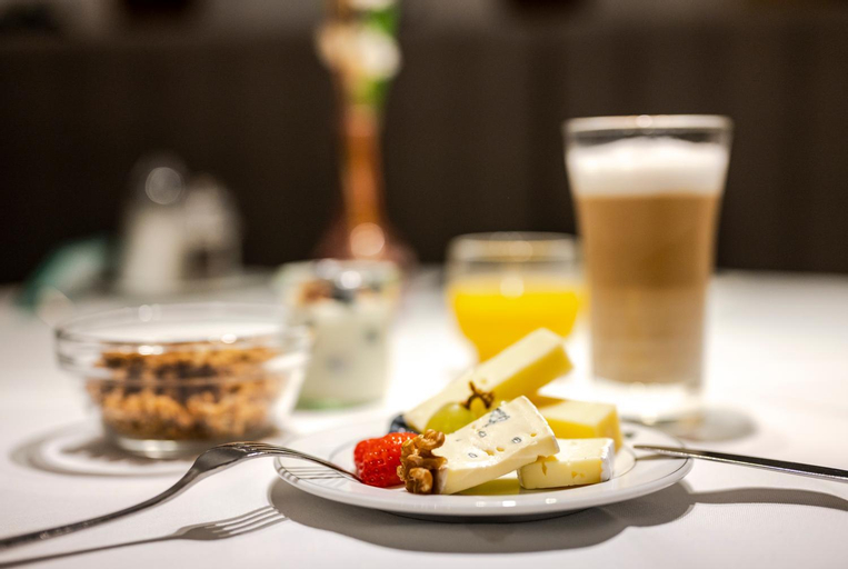 Food & Drinks 8