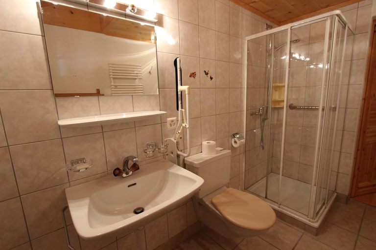 Bathroom 2, B&B Le Berceau, Pays-d'Enhaut