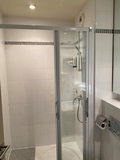 Bathroom 5, Mercure Aix-en-Provence La Duranne Gare TGV, Bouches-du-Rhône
