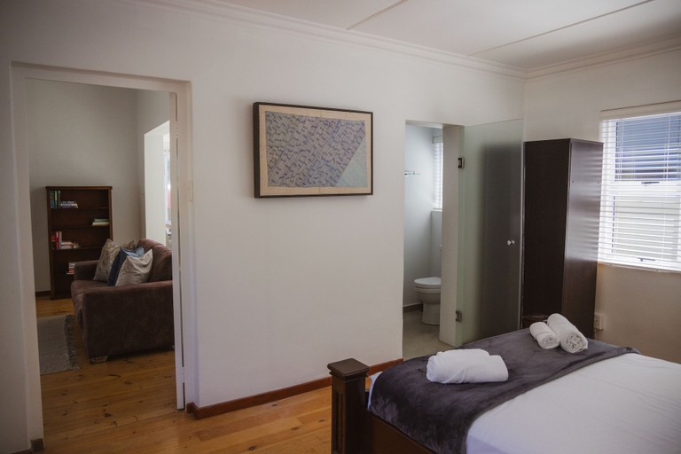 Room 2, Beachside Cottage, City of Cape Town