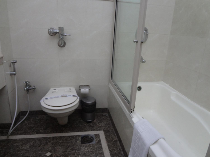 Bathroom 4, Hotel Suncity Apollo, Mumbai City