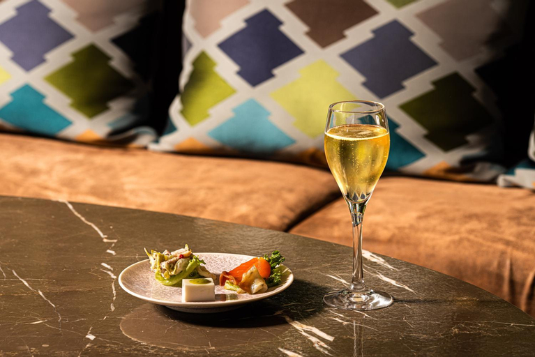 Food & Drinks 15