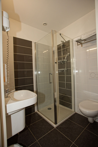 Bathroom 4, Hôtel Océan Dinan, Côtes-d'Armor