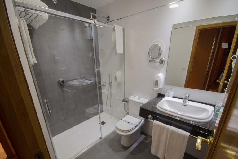 Bathroom 4, Hotel Spa Nanin Playa, Pontevedra