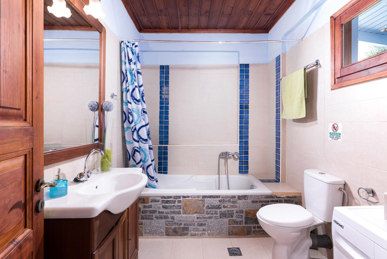 Bathroom 2, Sarakinas Residences, Crete