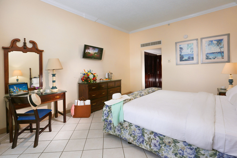 Bedroom 3, Breezes Resort Bahamas All Inclusive
