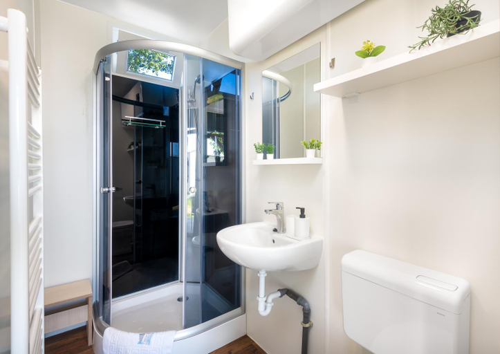 Bathroom 4, Tisza-to Apartmanpark, Füzesabony