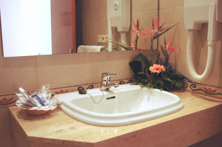 Bathroom 5, Hotel Masa International, Alicante