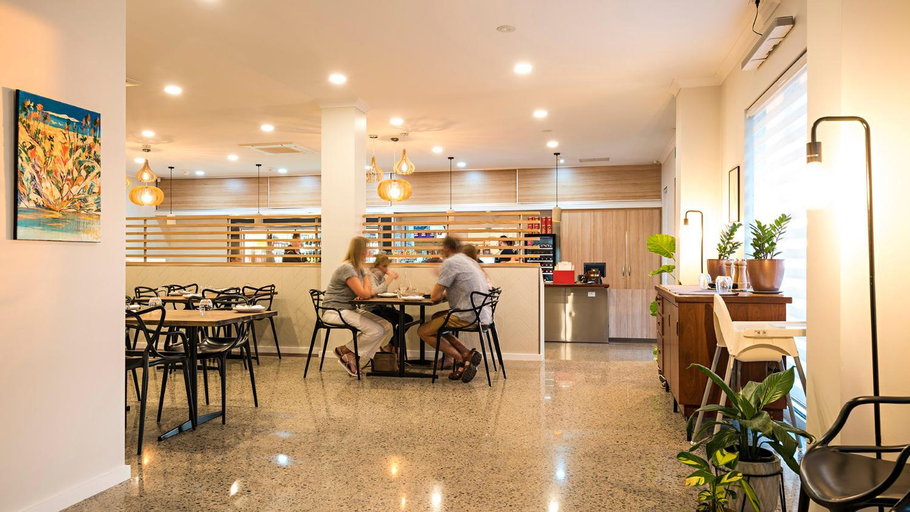 Food & Drinks 5, Geraldton Motor Inn, Geraldton