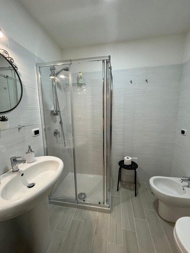 Bathroom 2, SanGregoRooms, Napoli
