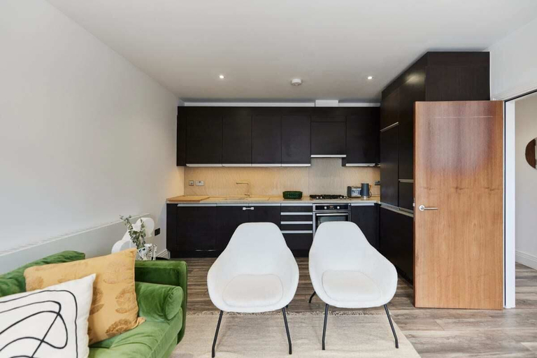 Others 4, The Wembley Hideaway - Bright 2bdr Flat, London