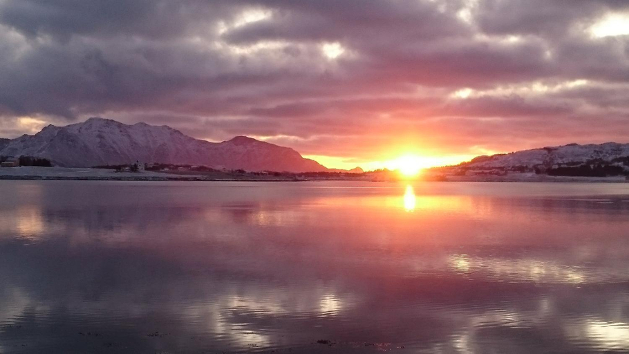 Others 5, Lofothytter, Vestvågøy