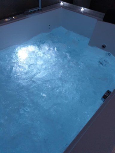 Others 3, Elle & Lui en Jacuzzi, Gard