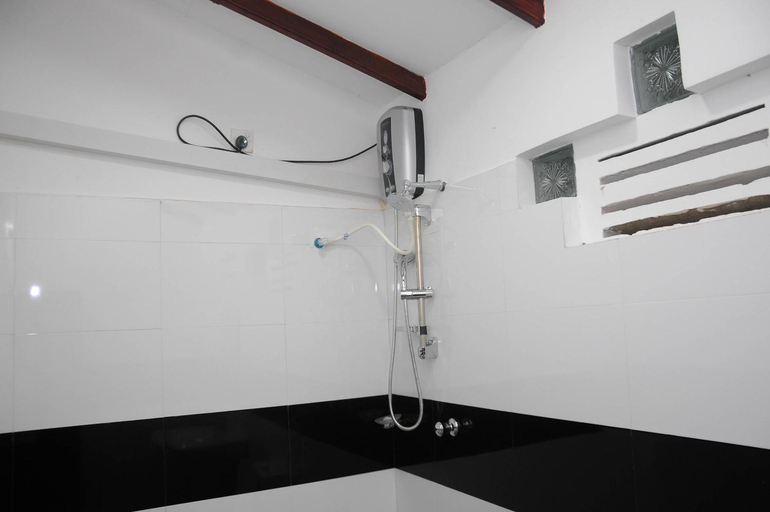 Bathroom 2, Restwell Homestay, Dambulla