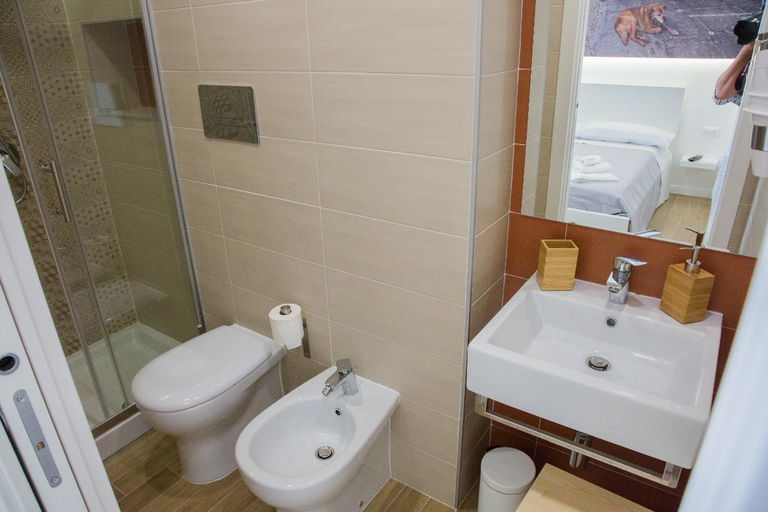 Bathroom 4, Napolinn, Napoli
