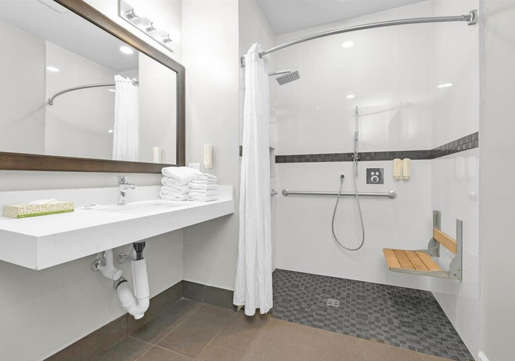 Bathroom 4, Motel 6 San Francisco, CA – Great Highway, San Francisco
