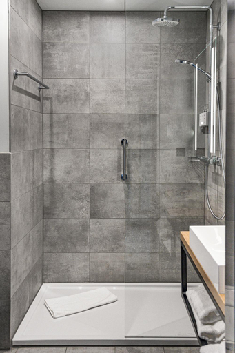 Bathroom 7