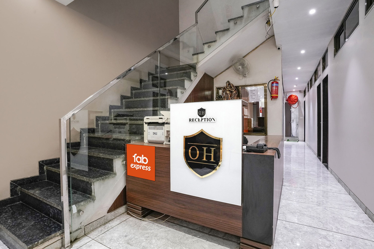 Public Area 2, Fabexpress Ospite, Surat