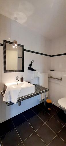 Bathroom 3, La Ferme du Soyeuru, Liège