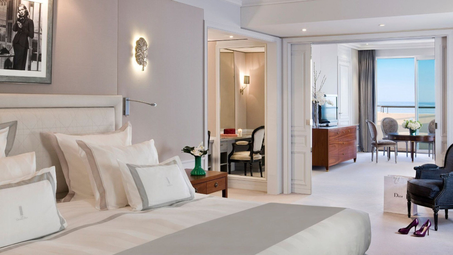 Bedroom 3, Hôtel Barrière Le Majestic Cannes, Alpes-Maritimes