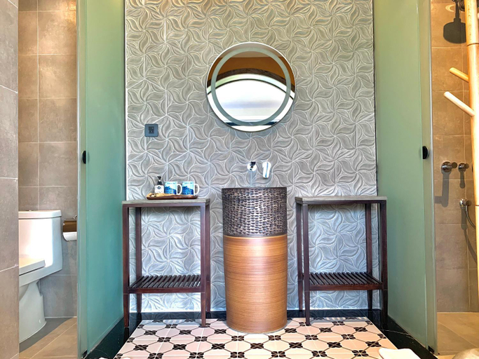 Bathroom 5, The Mystery Con Dao, Côn Đảo