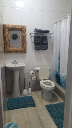 Bathroom 3, Kozy Bahamas Getaway