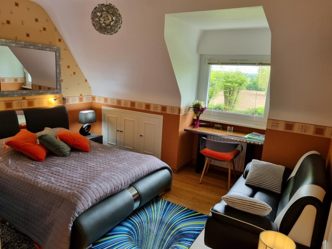 Others 5, TiNat chambre avec grand jardin, parking gratuit, Finistère