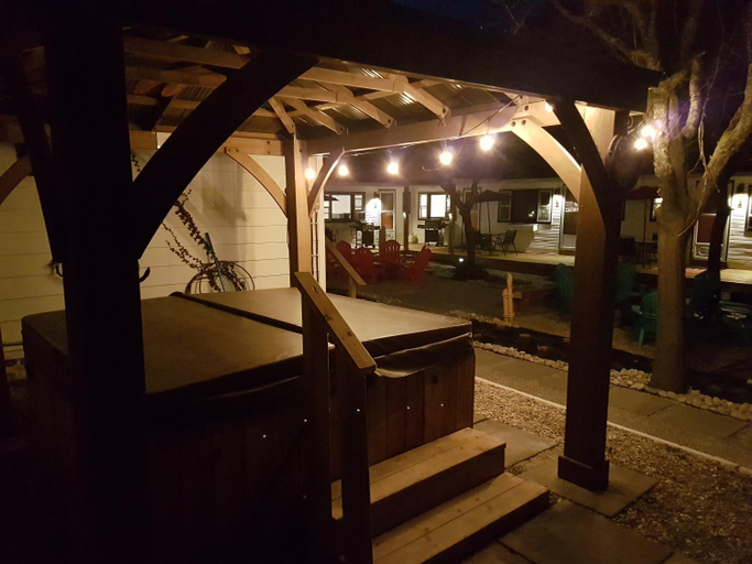 Food & Drinks, Driftwood Haus, Lake Hurron