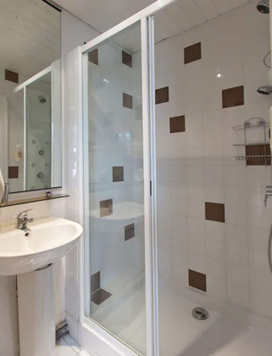 Bathroom 4, Hôtel du Parc Even, Hauts-de-Seine