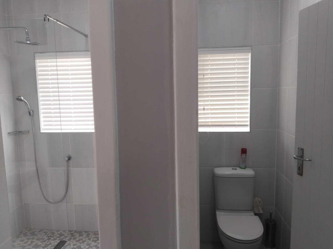 Bathroom 2, 5 Telena, eThekwini