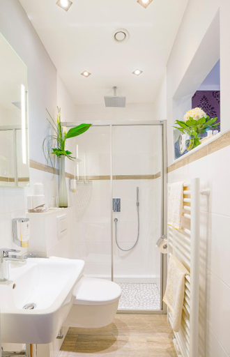 Bathroom, Hotel-Restaurant Krone, Aschaffenburg