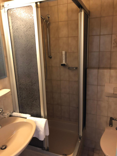 Bathroom 4, Hotel Pflieger, Passau