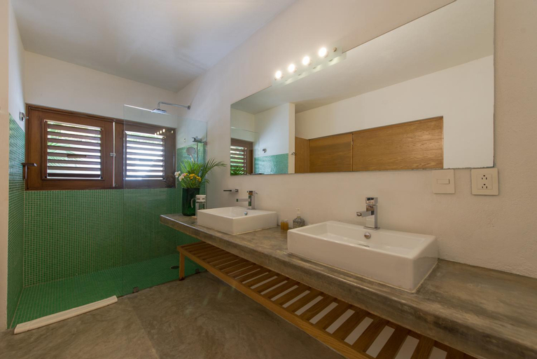 Bathroom 9