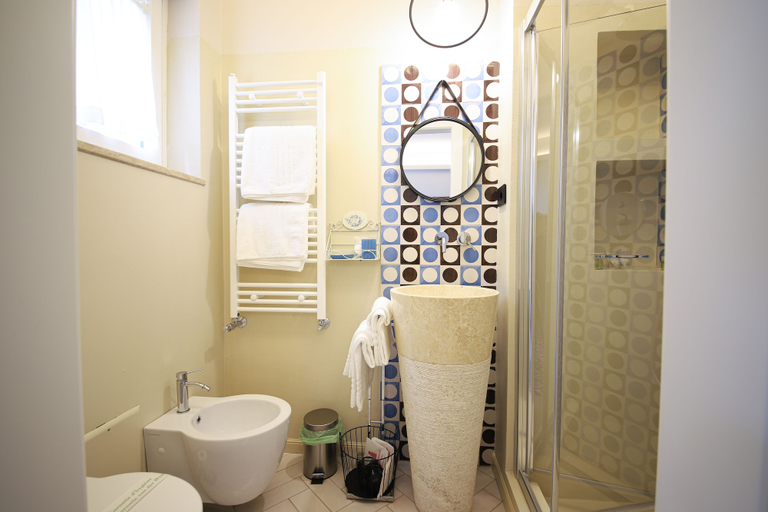 Bathroom 5, Tenuta Bellelli, Salerno