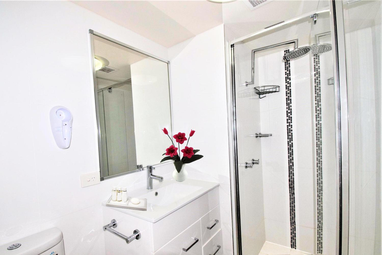 Bathroom 5, Grande Florida Beachside Resort, Gold Coast