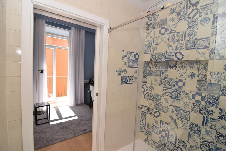Bathroom 5, Hotel Florescente, Lisbon