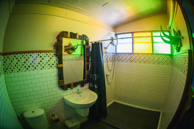 Bathroom 3, Suankaew Art Hostel, Si Racha