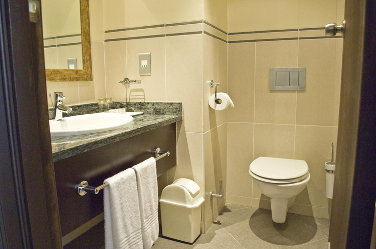 Bathroom 5, Sunbird Mount Soche, Blantyre City