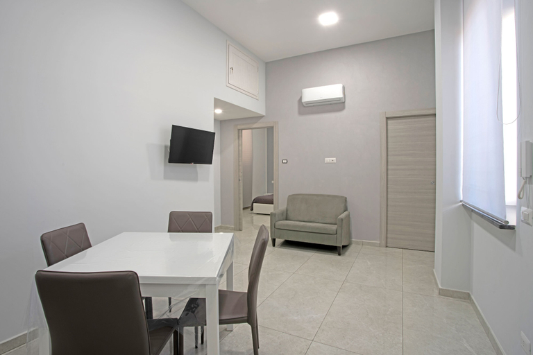Others 4, Giovi's Apartments, Napoli