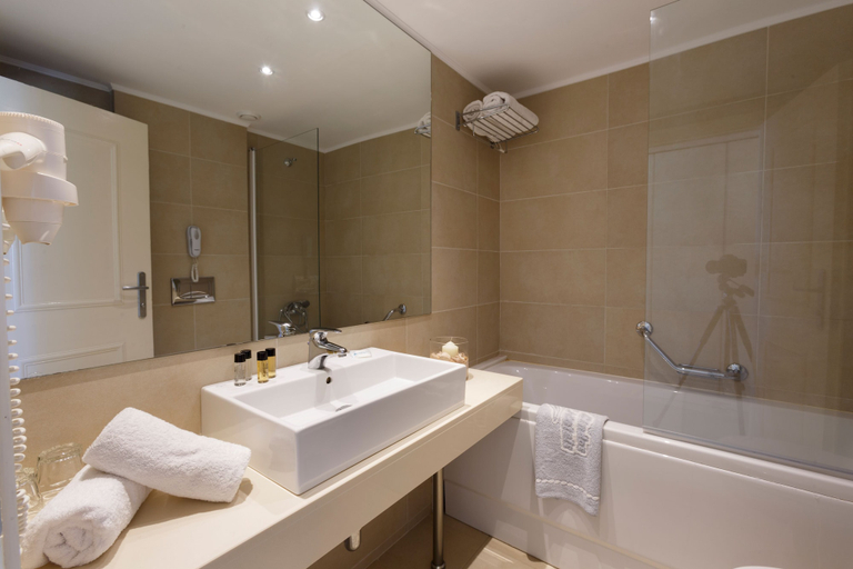 Bathroom 5, Lindos Royal Resort - All Inclusive, South Aegean