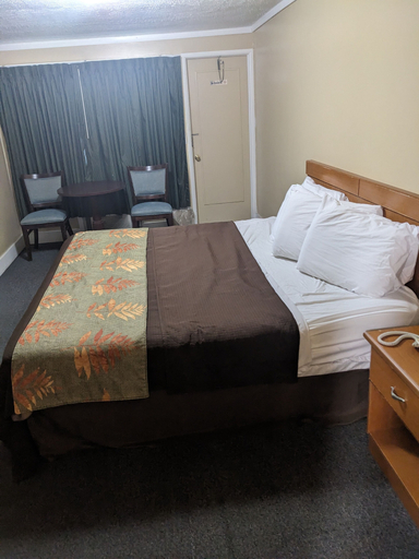 Bedroom 3, Rainbow Motel, Henderson