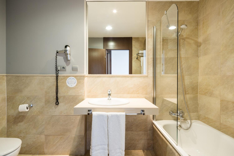 Bathroom, Ilunion Calas de Conil, Cádiz