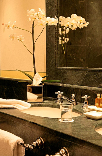 Bathroom 12