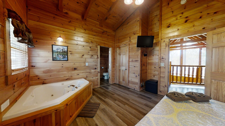 Bathroom 3, Pure Country, Sevier