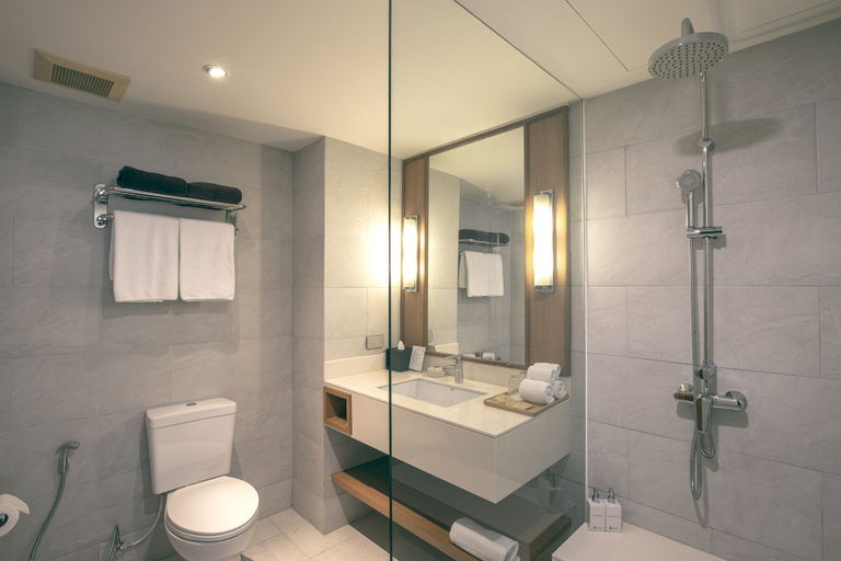 Bathroom 5, Woodlands Hotel & Resort, Pattaya