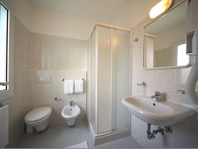 Bathroom 4, Hotel Savina, Rimini
